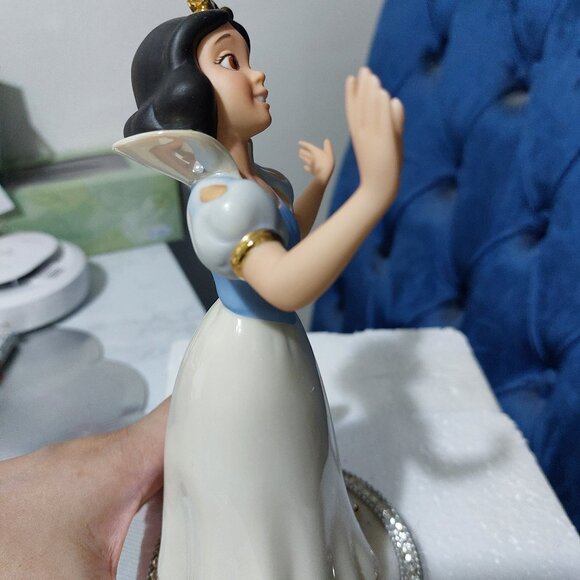 LENOX Disney SNOW WHITE Collectible Figurine Beautiful Decor - Picture 7 of 14